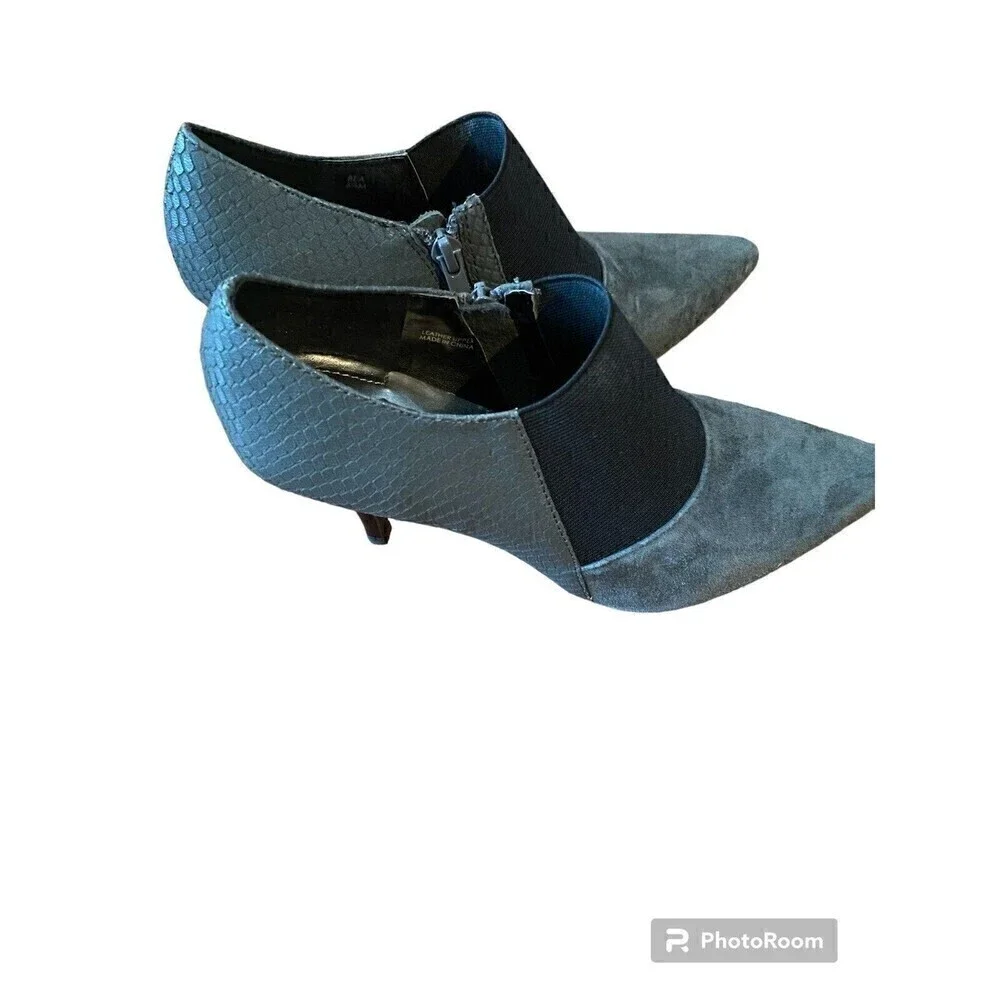 Tahari Bea Gray Heels Sz.6.5 M